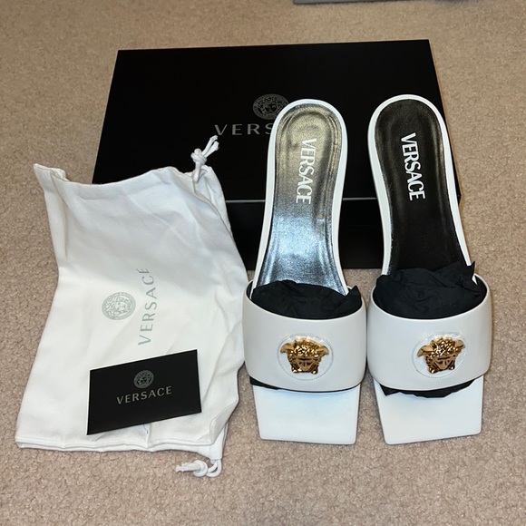 NIB Versace White La Medusa leather square toe slide flats - Picture 2 of 5